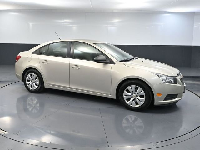 Used 2013 Chevrolet Cruze LS FWD image 3