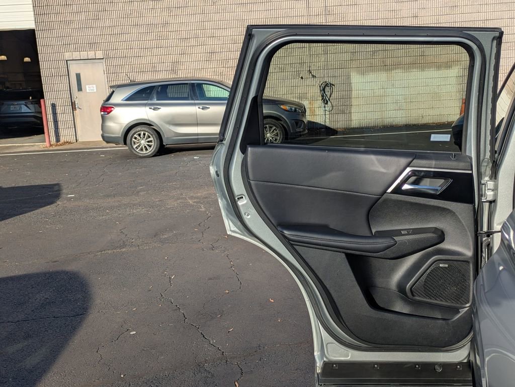 Used 2025 Mitsubishi Outlander SE image 23