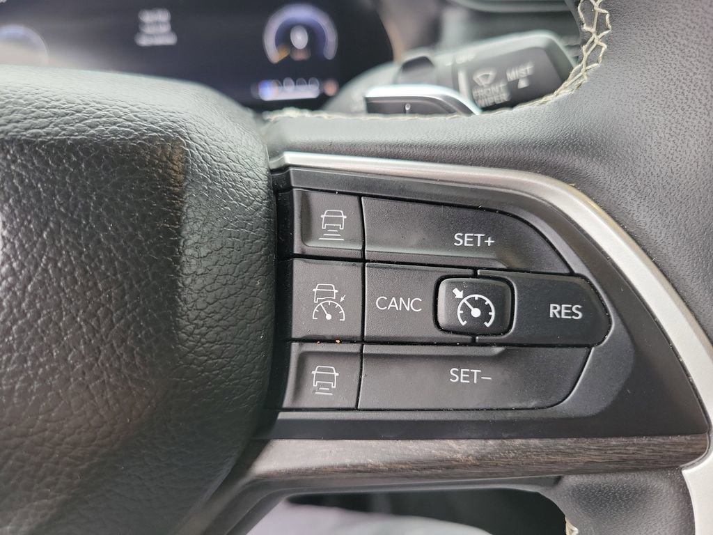 Certified 2023 Jeep Grand Cherokee Limited image 6