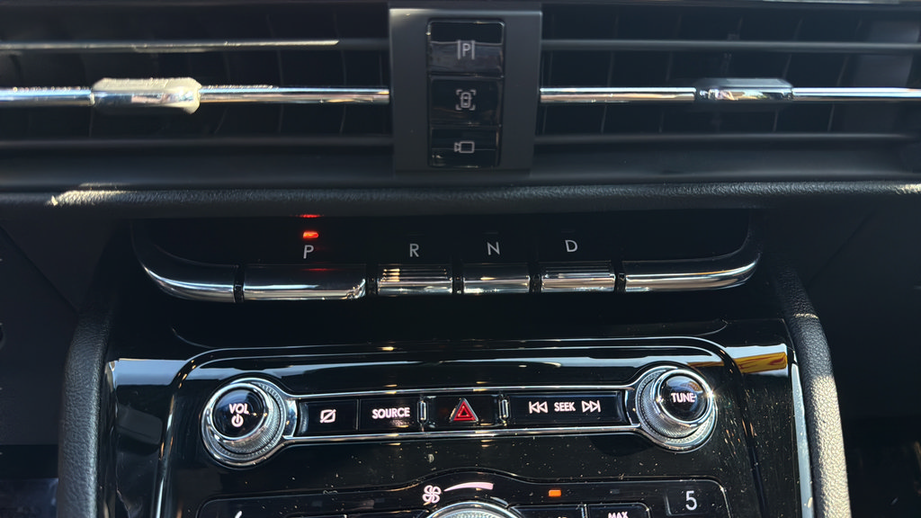 Used 2020 Lincoln Corsair Reserve w/ Equipment Group 201A FWD image 17