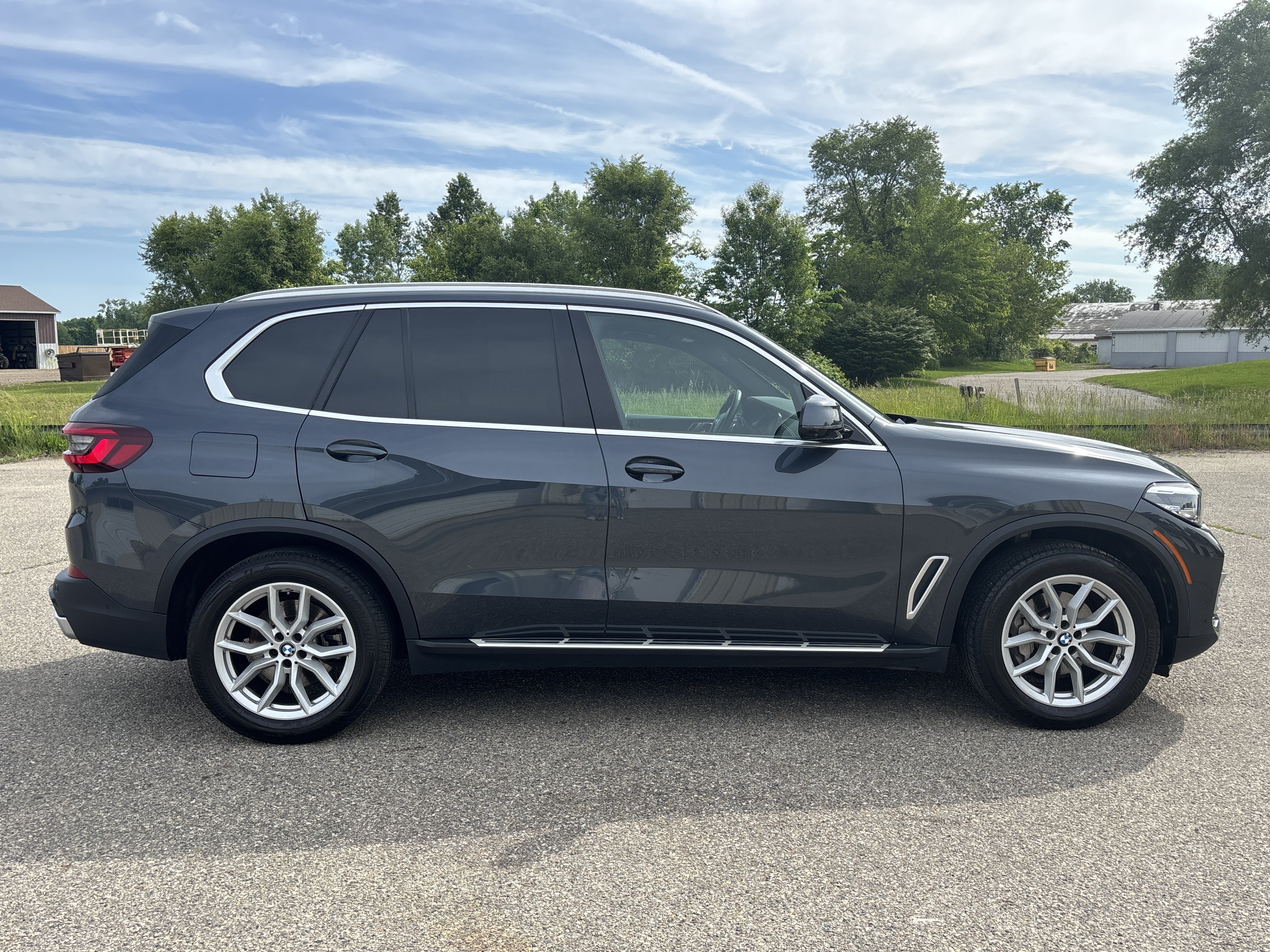 Used 2022 BMW X5 xDrive40i AWD/4WD image 2