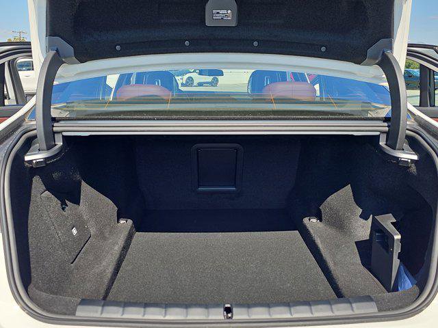 New 2026 BMW 750e xDrive image 12