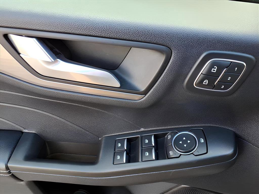 Used 2022 Ford Escape Titanium image 15