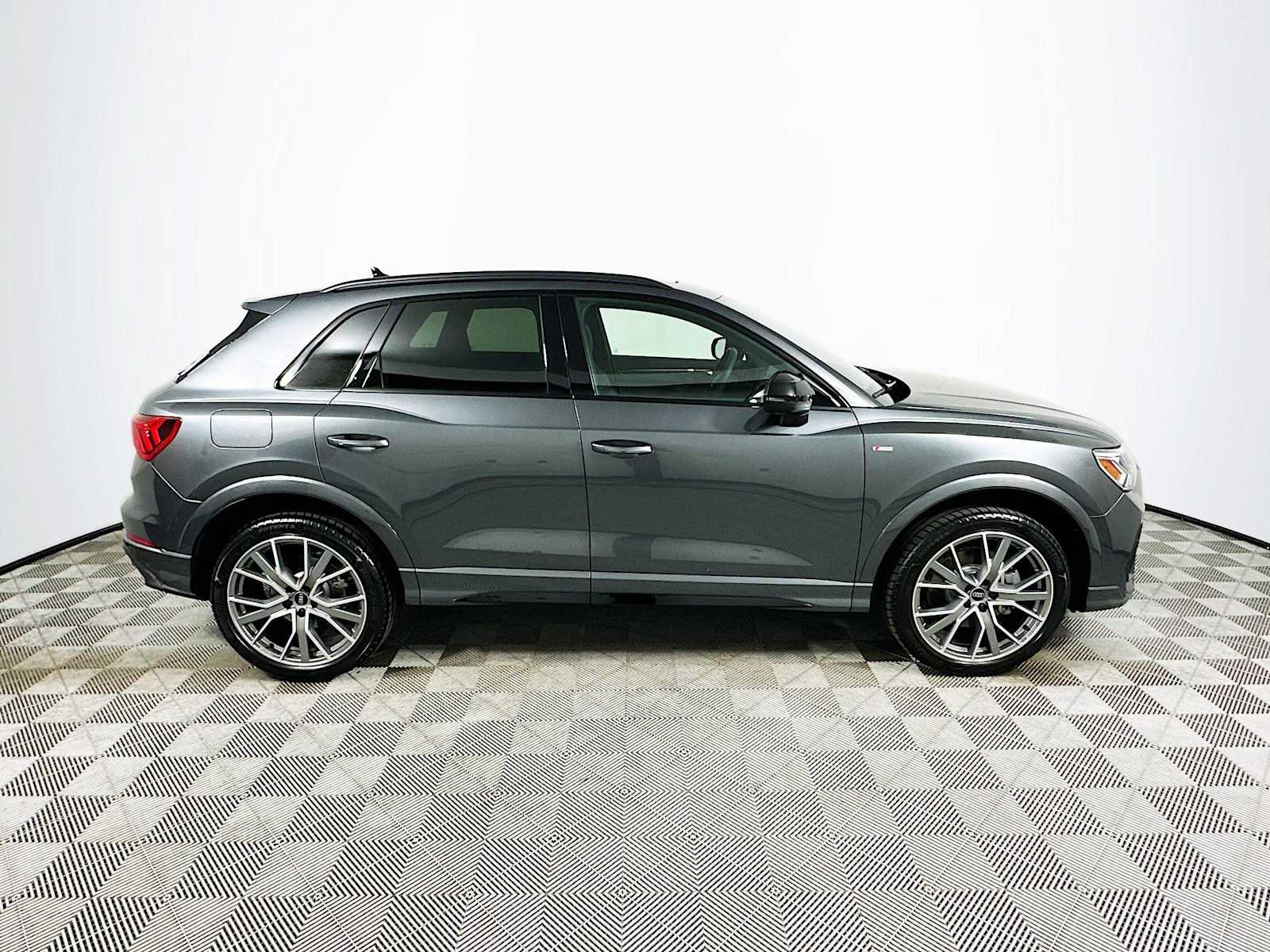 Certified 2025 Audi Q3 2.0T Premium Plus w/ Premium Plus Package AWD/4WD image 8