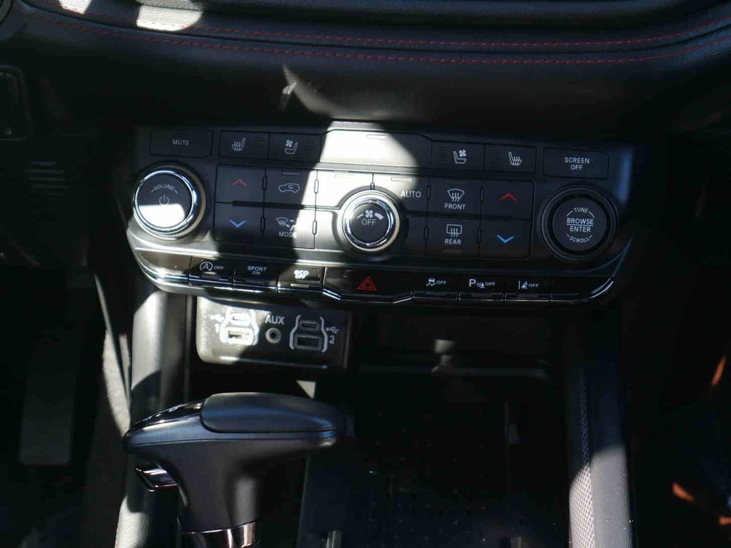 Certified 2025 Dodge Durango GT image 8