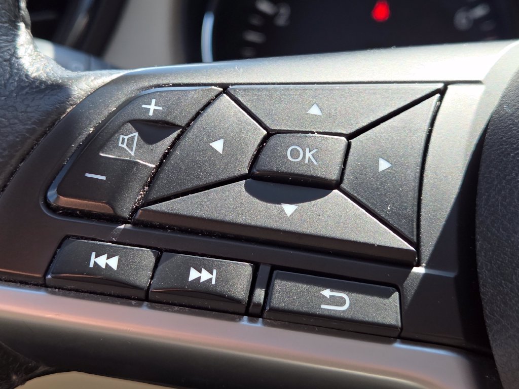 Used 2019 Nissan Rogue SV w/ Sun & Sound Touring Package AWD/4WD image 13
