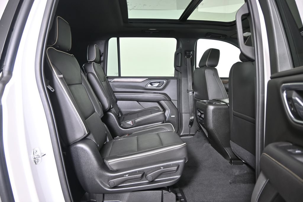 Used 2021 Chevrolet Suburban Premier w/ Premium Package AWD/4WD image 16