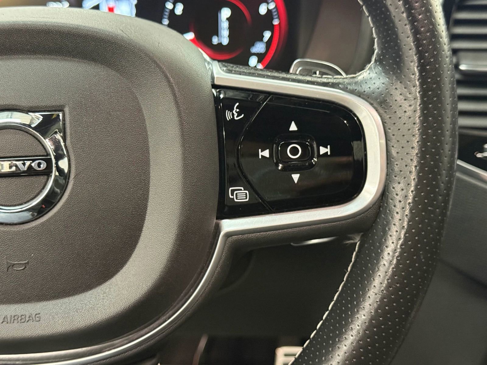 Used 2018 Volvo XC90 T6 R-Design w/ Convenience Package AWD/4WD image 29