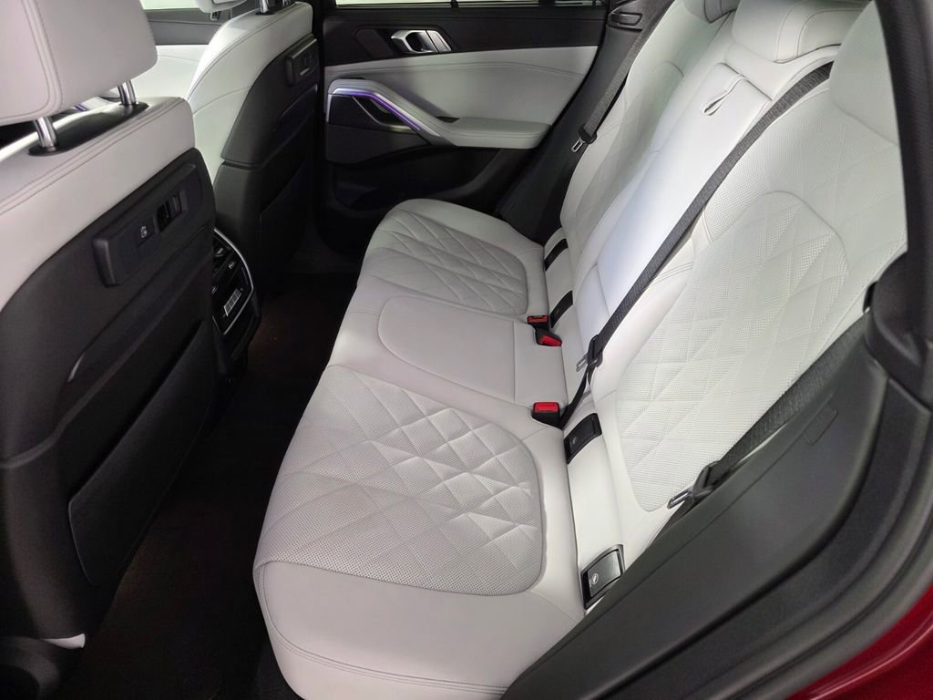 Used 2023 BMW X6 xDrive40i w/ Executive Package image 14