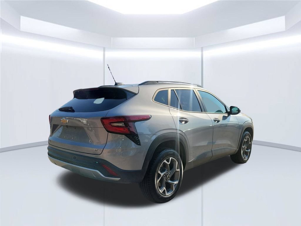 Used 2025 Chevrolet Trax LT FWD image 5