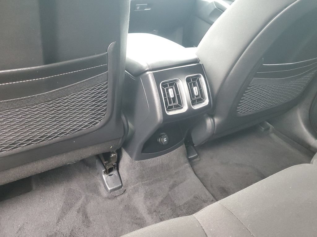 Certified 2025 Kia Sorento LX FWD image 25