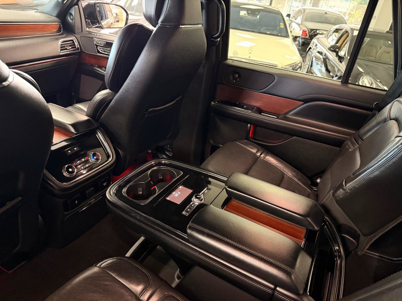 Used 2020 Lincoln Navigator Reserve AWD/4WD image 23