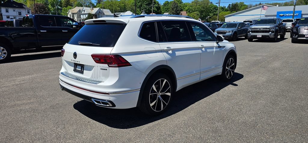 Used 2024 Volkswagen Tiguan SEL R-Line AWD/4WD image 8