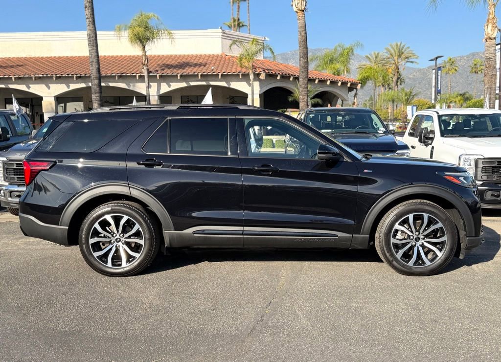 Used 2025 Ford Explorer ST-Line w/ Premium Package image 9