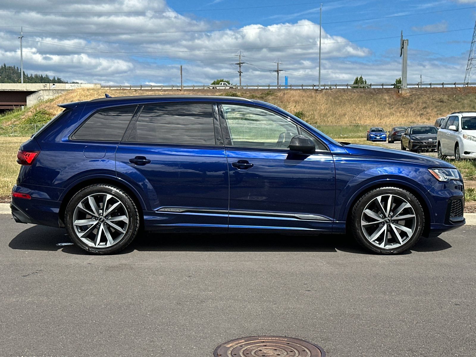 Used 2024 Audi SQ7 Prestige AWD/4WD image 2