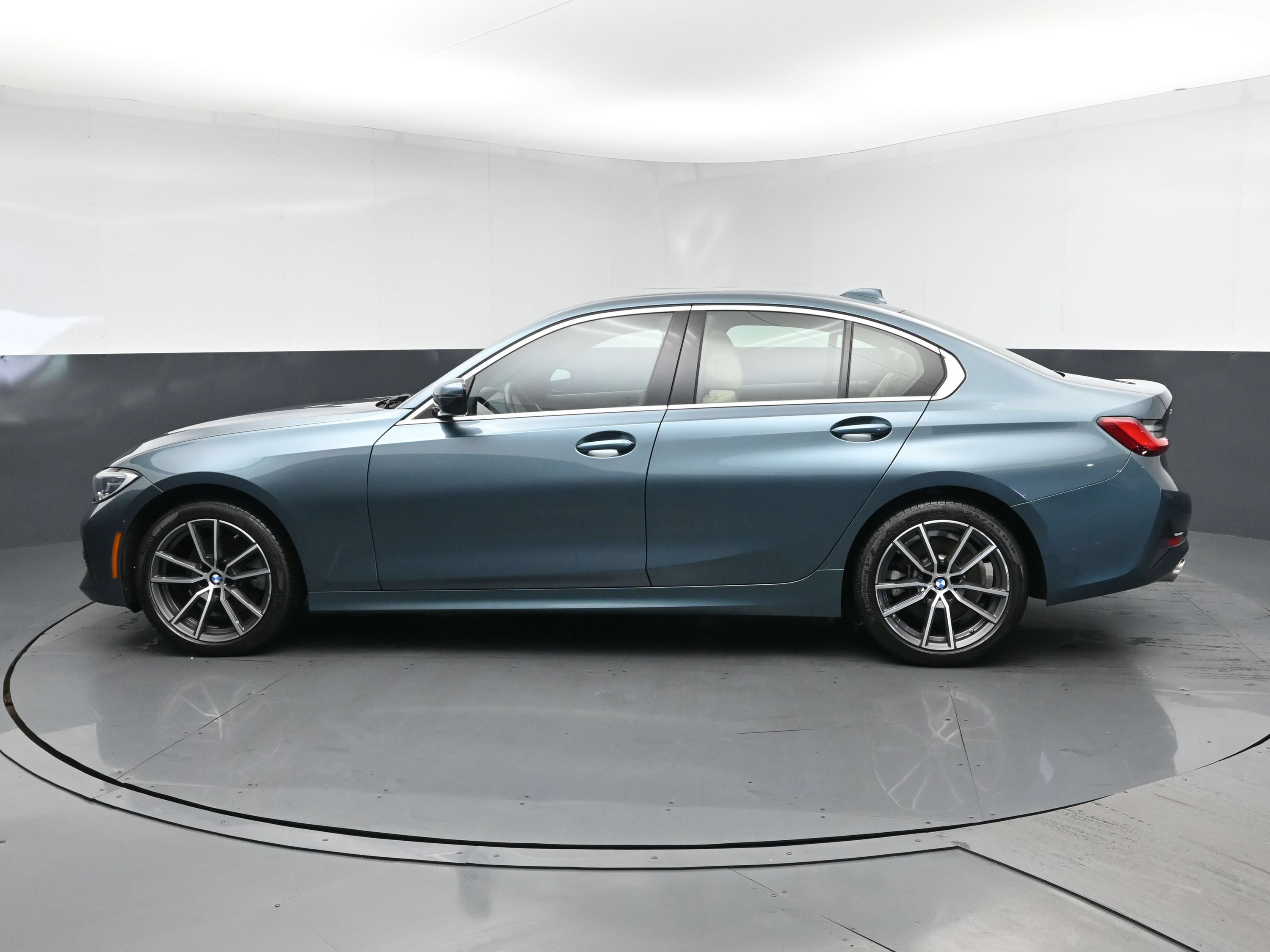 Used 2021 BMW 330i xDrive Sedan w/ Driving Assistance Package AWD/4WD image 5