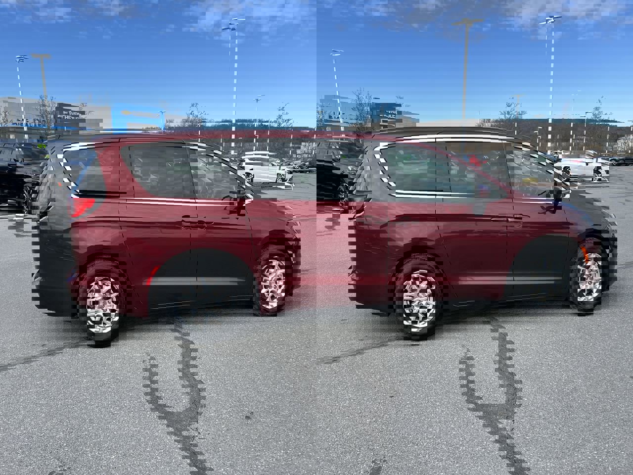 Used 2023 Chrysler Voyager LX image 8