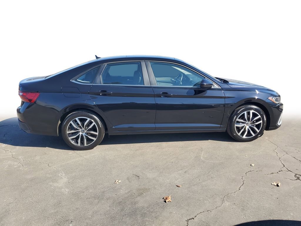 Used 2025 Volkswagen Jetta SE image 7