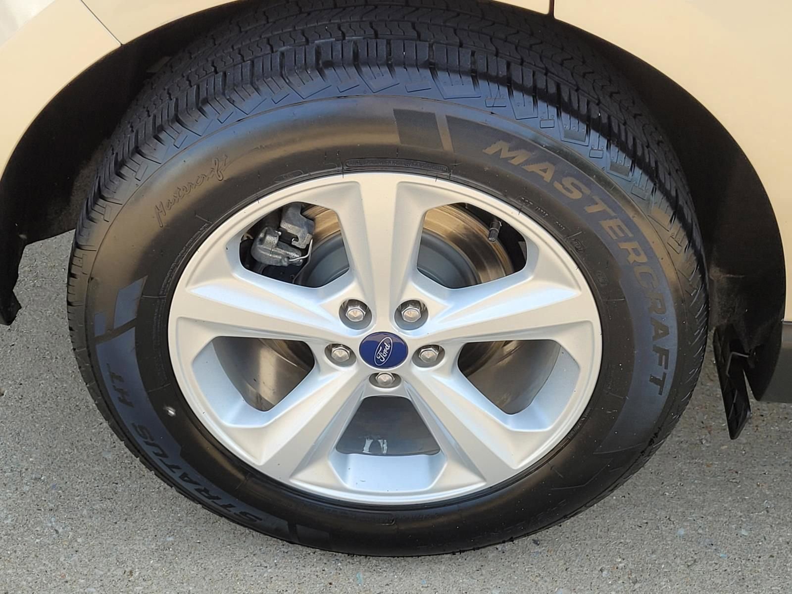 Used 2017 Ford Edge SE w/ Cargo Accessory Package FWD image 6