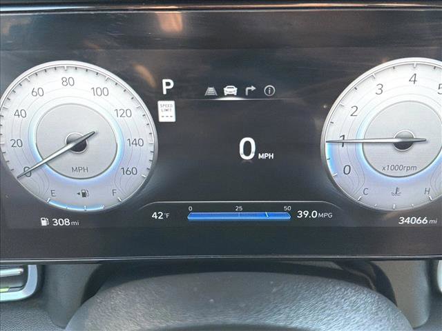 Used 2025 Hyundai Elantra SEL image 16