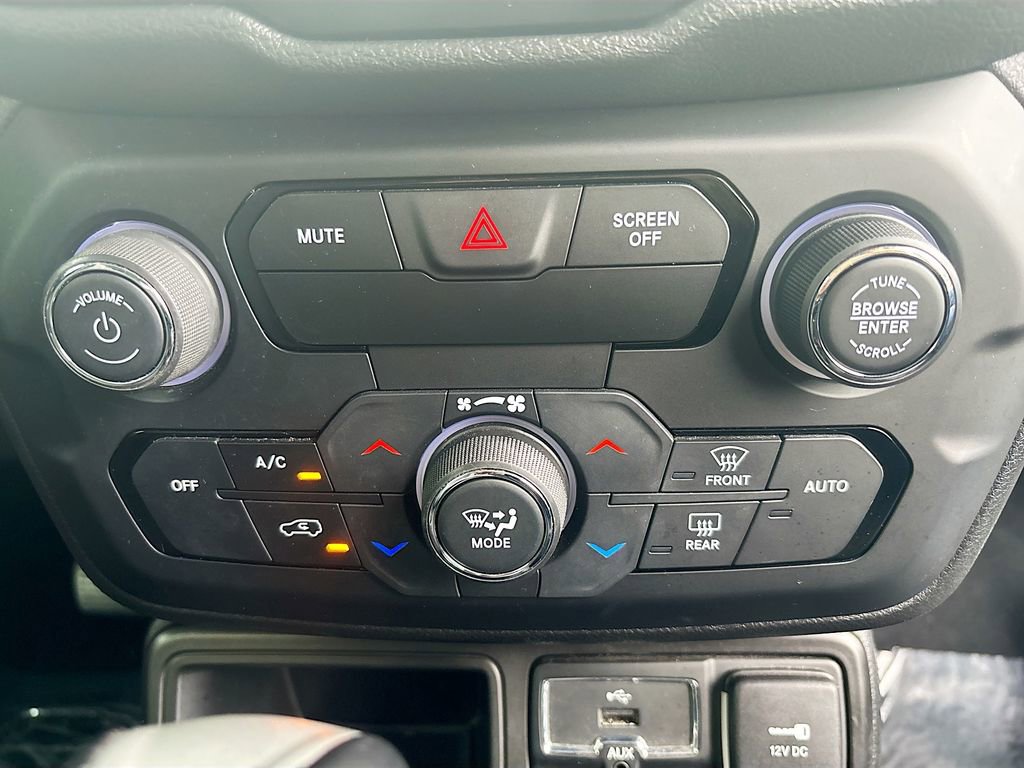 Used 2018 Jeep Renegade Limited FWD image 28