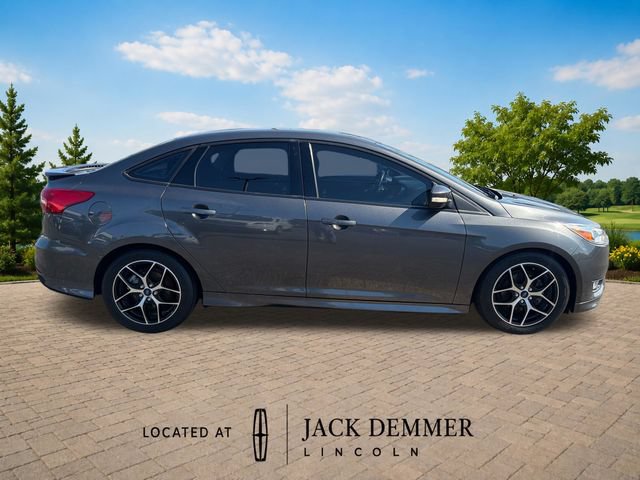 Used 2016 Ford Focus SE w/ SE Sport Package FWD image 8