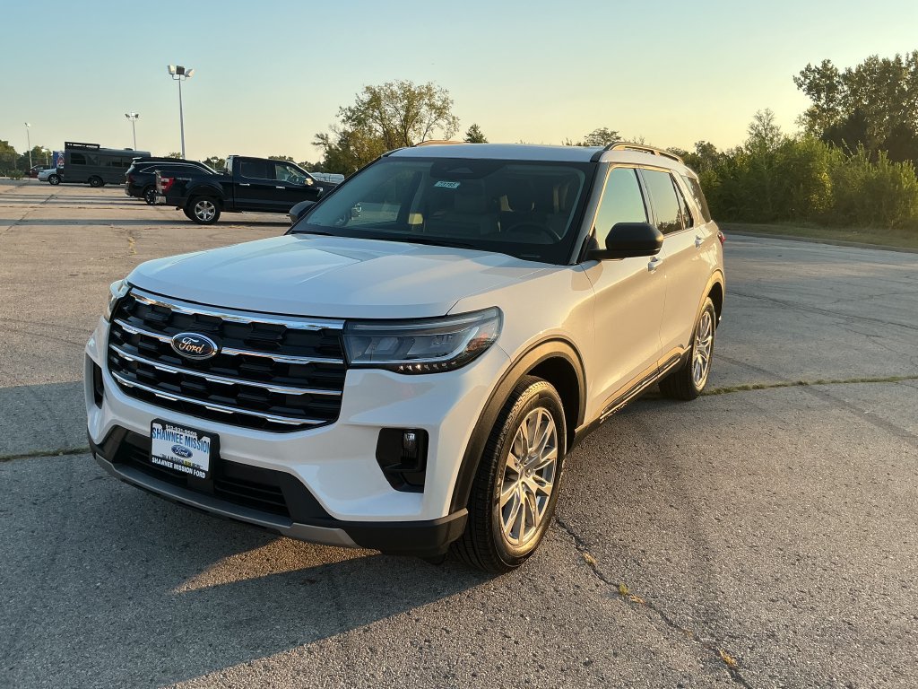 New 2026 Ford Explorer Active w/ Active Comfort Package AWD/4WD image 1