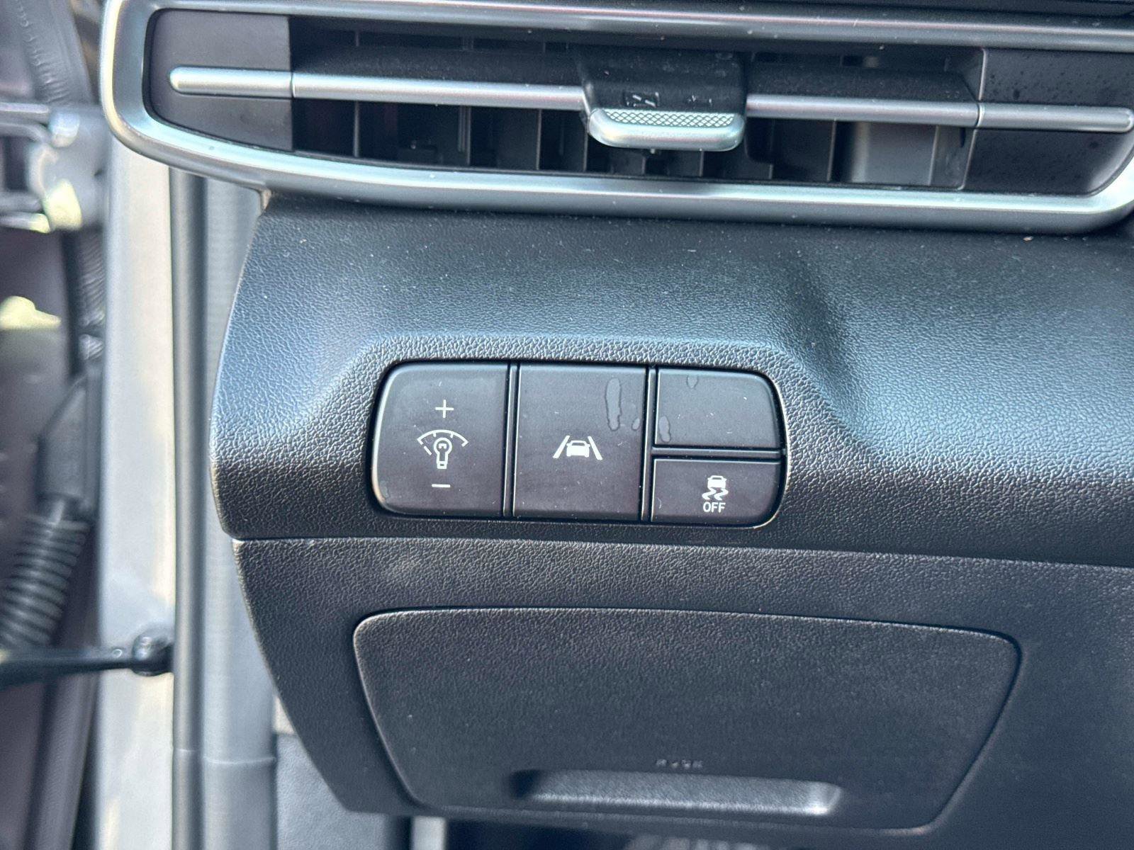 Used 2023 Hyundai Elantra SEL w/ Convenience Package image 29