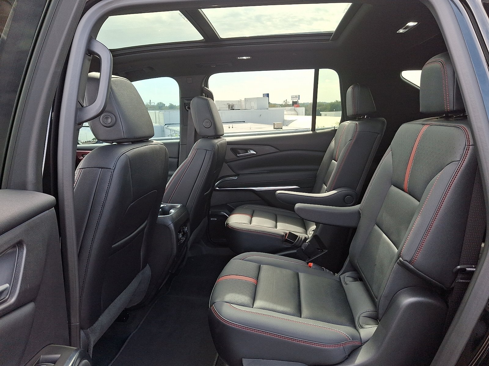 Used 2025 Chevrolet Traverse RS w/ LPO, Floor Liner Package FWD image 11