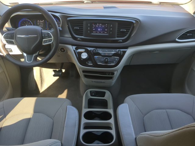 Used 2017 Chrysler Pacifica LX FWD image 14
