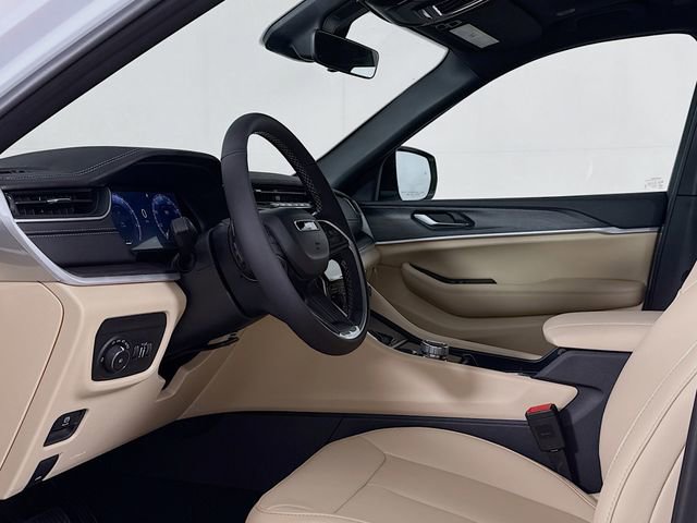 New 2025 Jeep Grand Cherokee Limited image 9