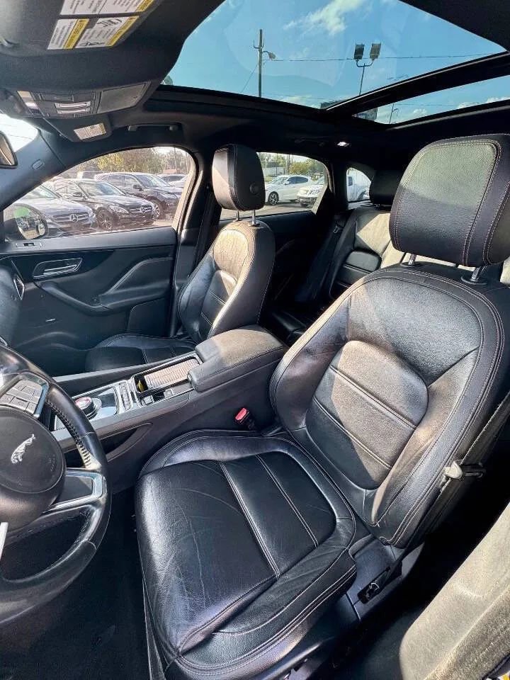 Used 2018 Jaguar F-PACE Prestige image 11