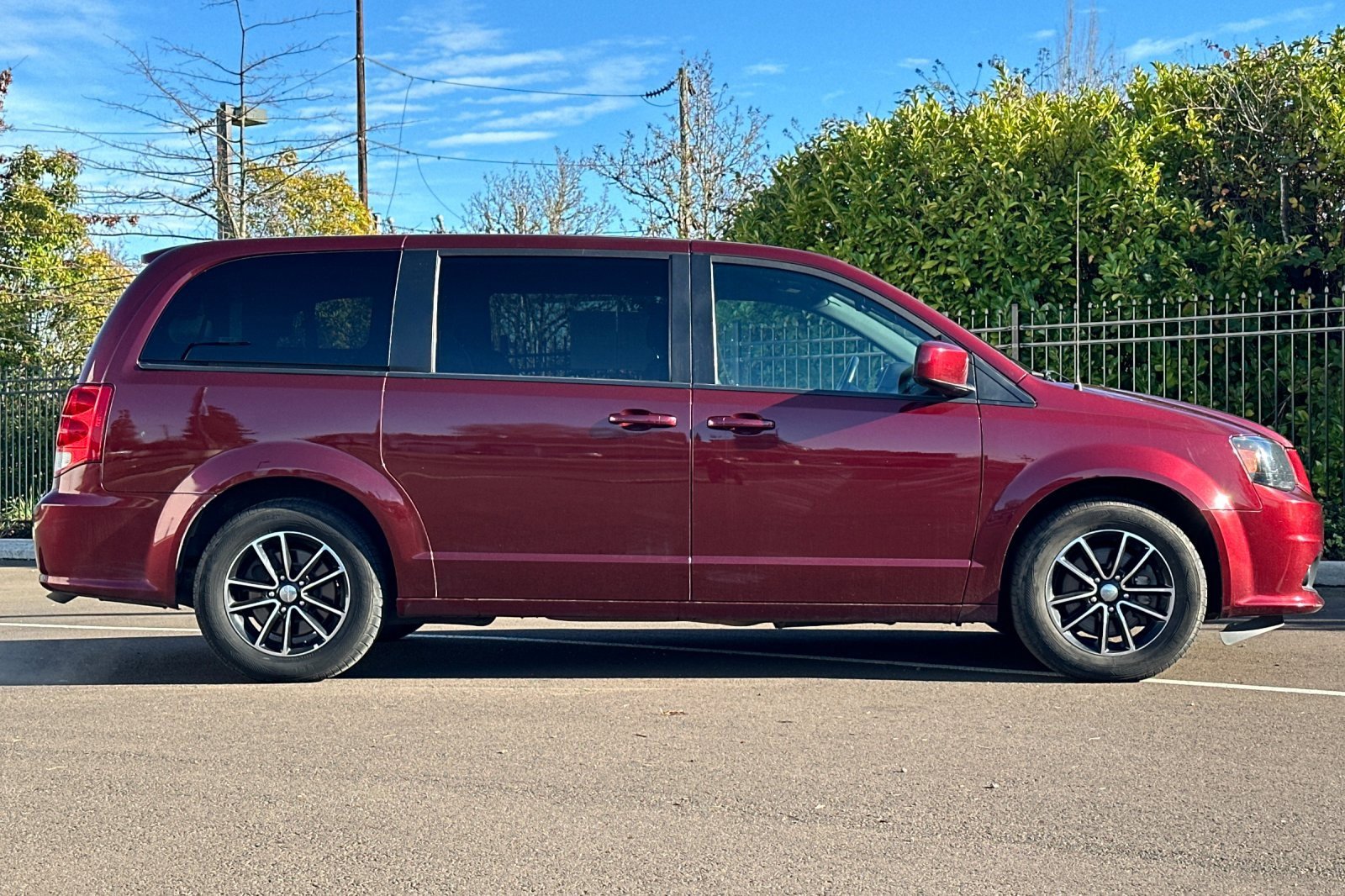 Used 2019 Dodge Grand Caravan GT image 3