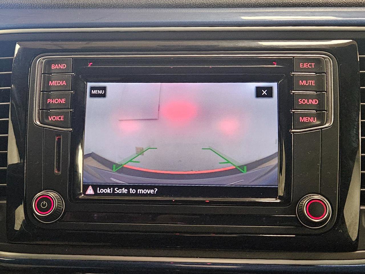 Used 2017 Volkswagen Beetle 1.8T SE FWD image 24