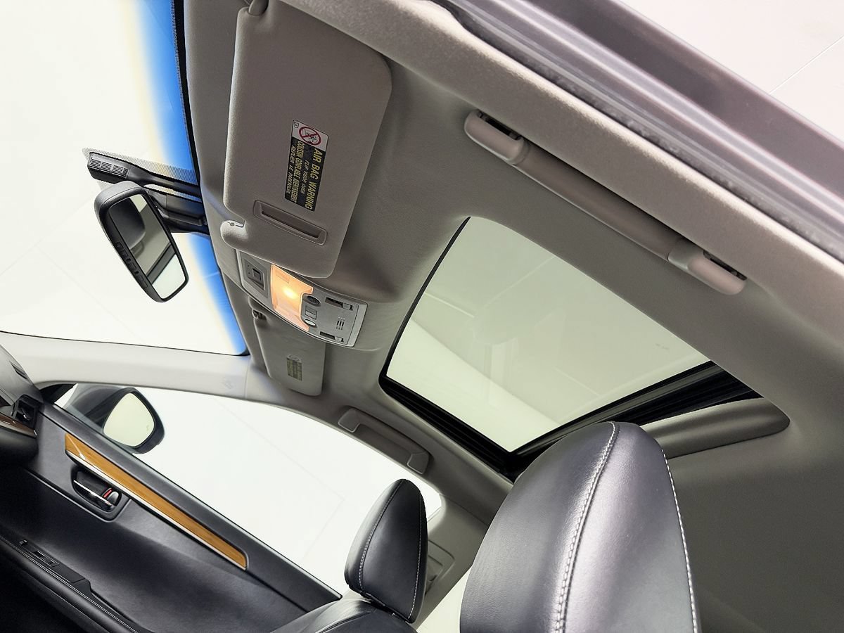 Used 2014 Lexus ES 300h w/ Luxury Package w/Bamboo Trim FWD image 27