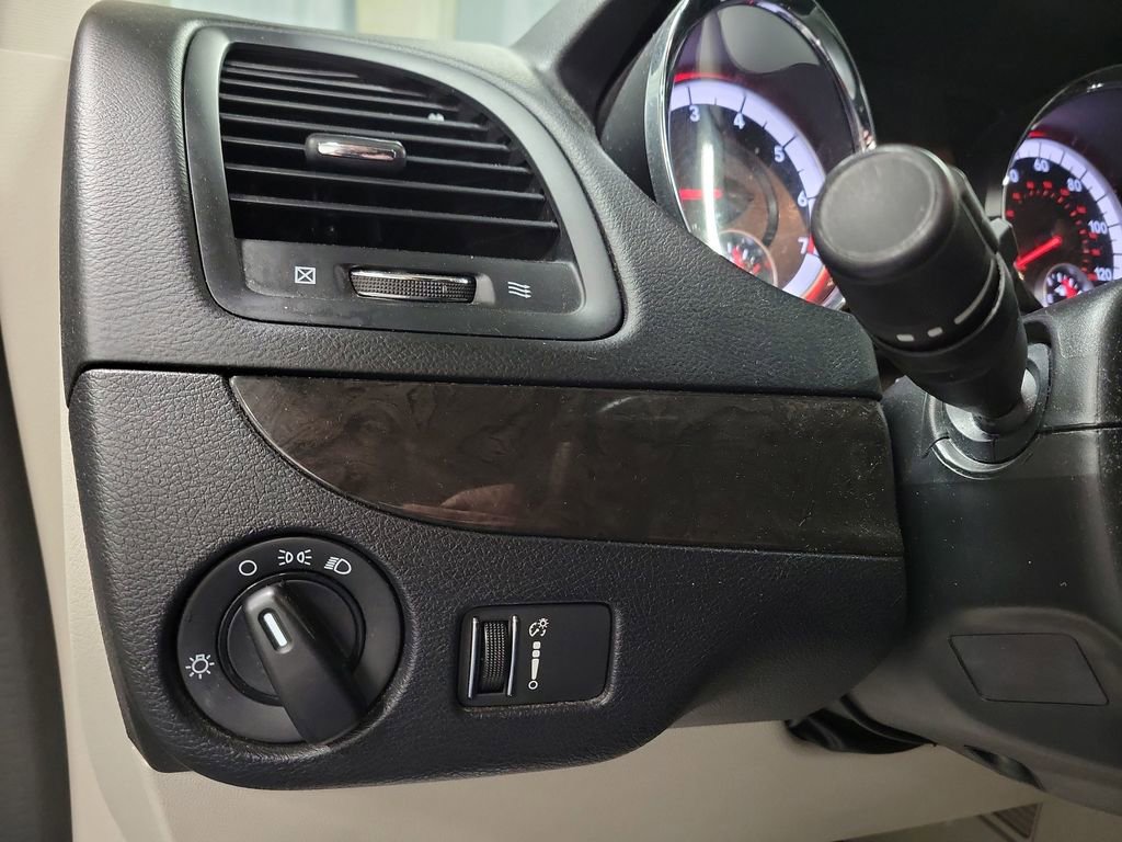 Used 2019 Dodge Grand Caravan SE w/ UConnect Hands-Free Group image 20