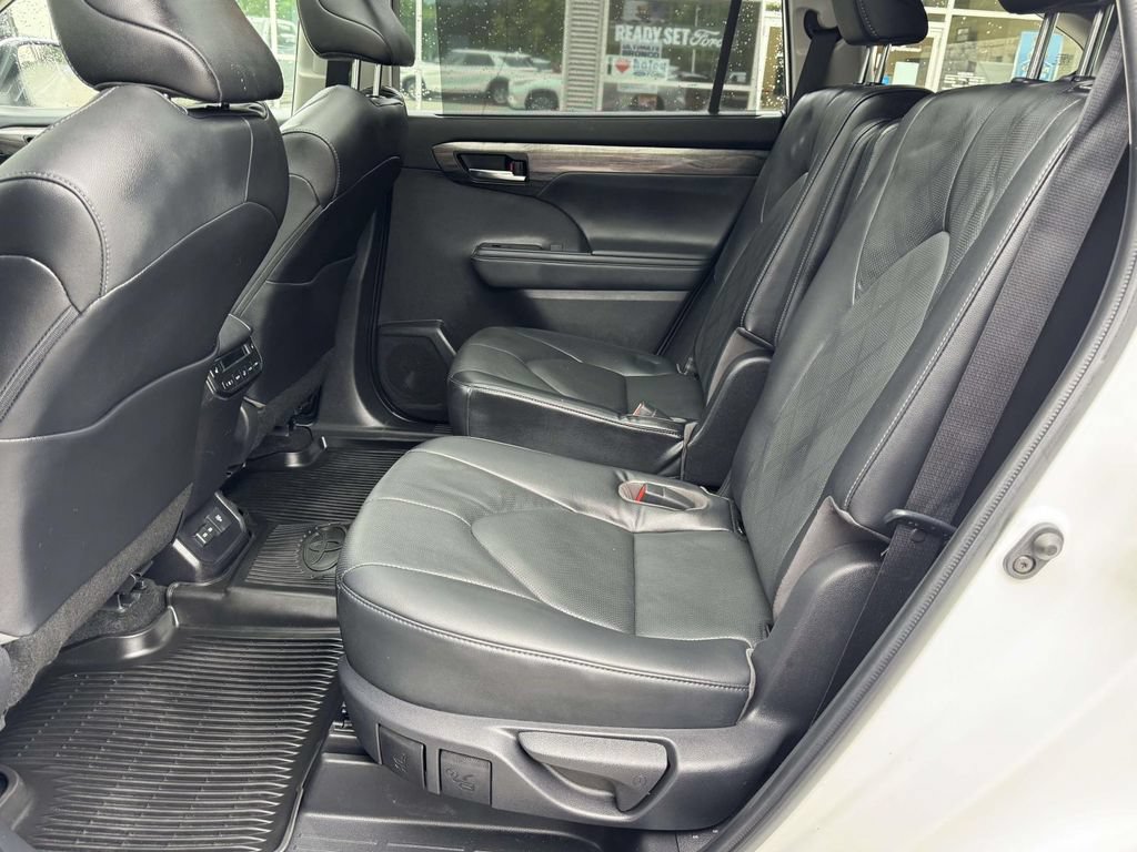 Used 2023 Toyota Highlander Platinum AWD/4WD image 19