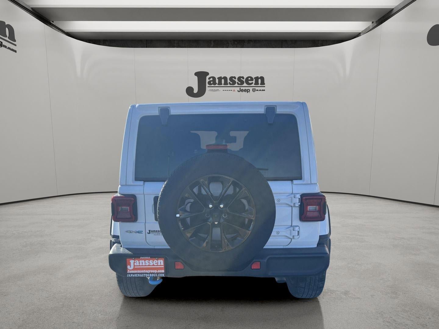 Used 2024 Jeep Wrangler Unlimited Sahara AWD/4WD image 3