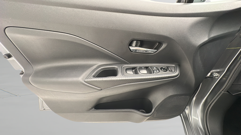 Used 2025 Nissan Versa SV FWD image 12