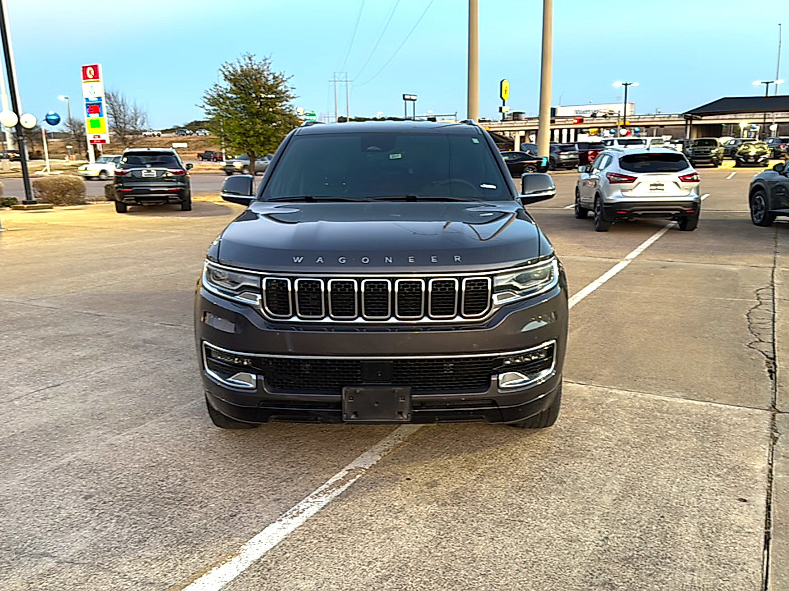 Used 2022 Jeep Wagoneer Series I RWD image 3
