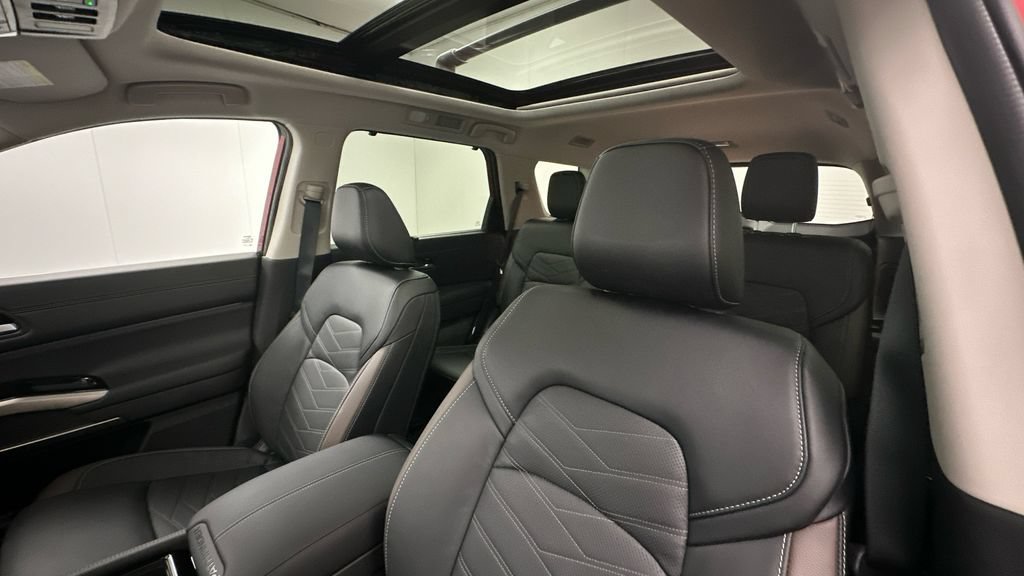 Certified 2024 Nissan Pathfinder Platinum AWD/4WD image 9