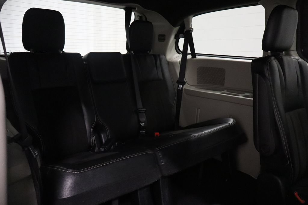 Certified 2019 Dodge Grand Caravan SXT FWD image 17