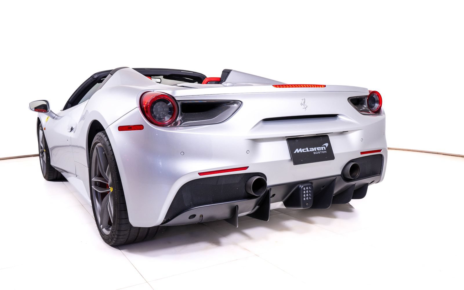 Used 2019 Ferrari 488 Spider RWD image 12