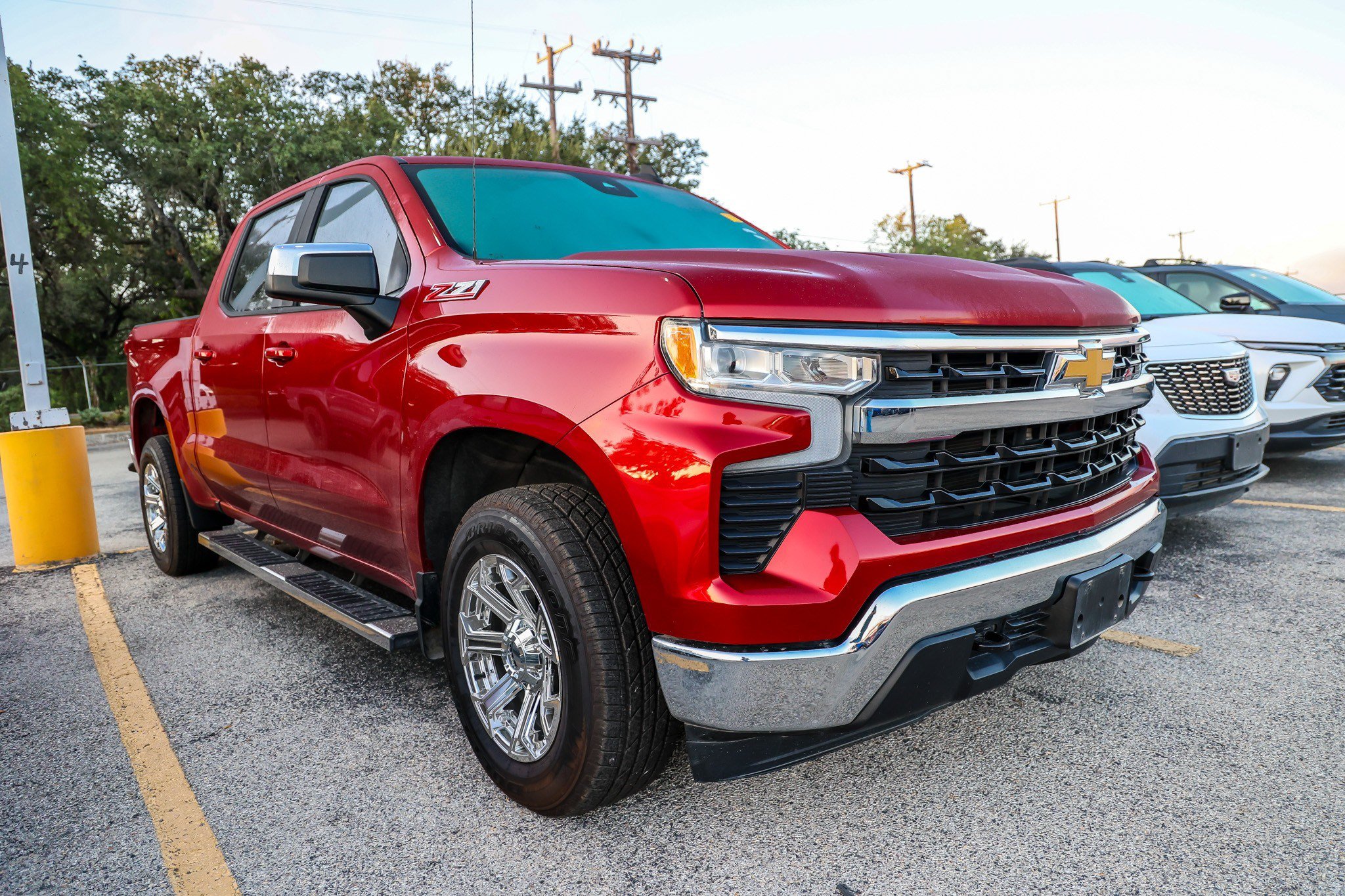 Used 2023 Chevrolet Silverado 1500 LT w/ Z71 Off-Road Package AWD/4WD image 6