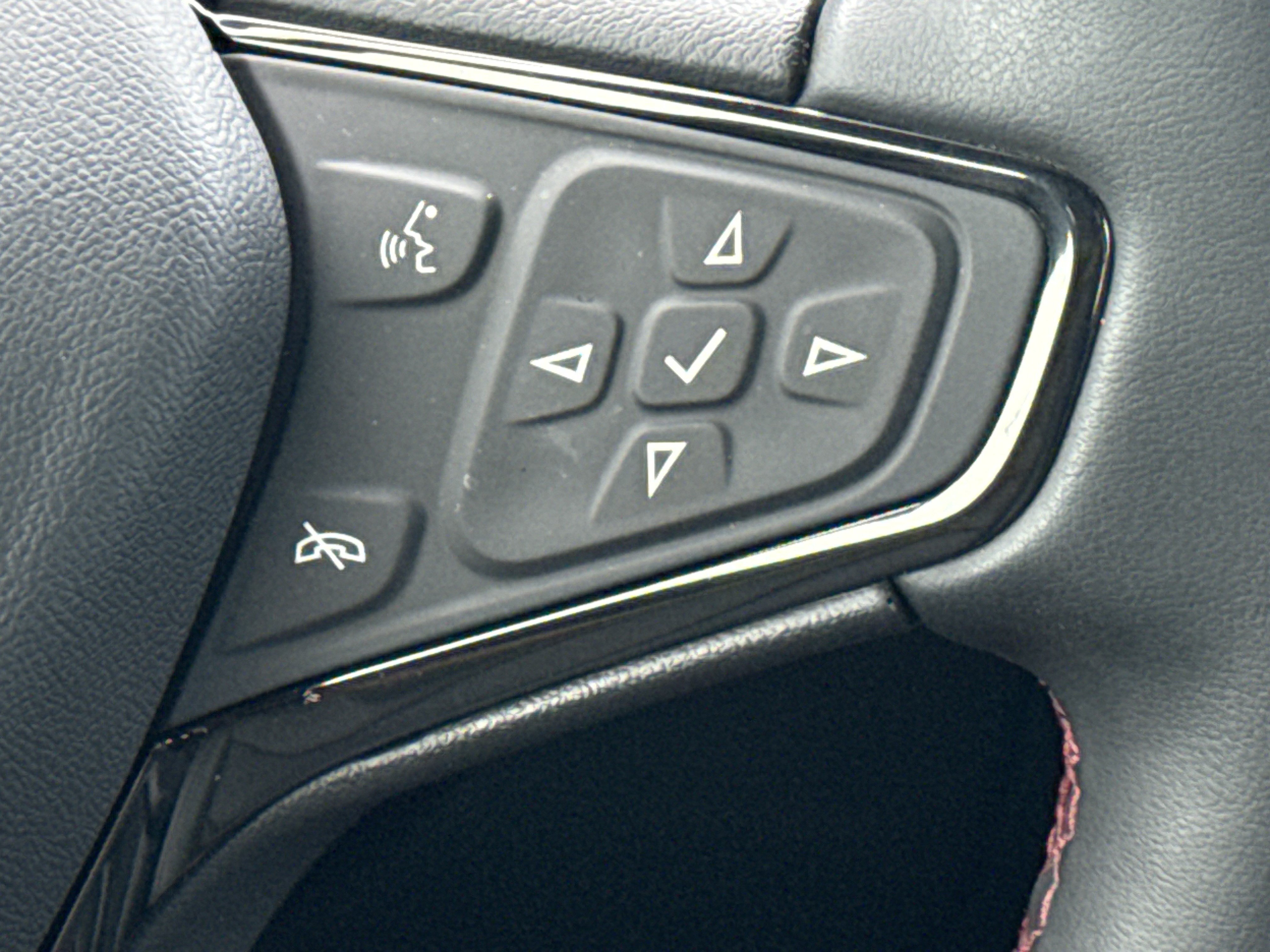 Used 2023 Chevrolet Equinox RS w/ RS Leather Package FWD image 20