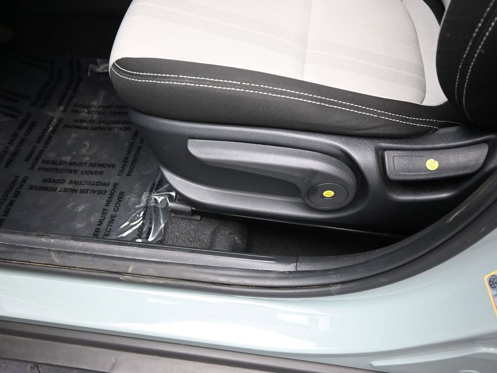 Used 2025 Hyundai Venue SEL image 18