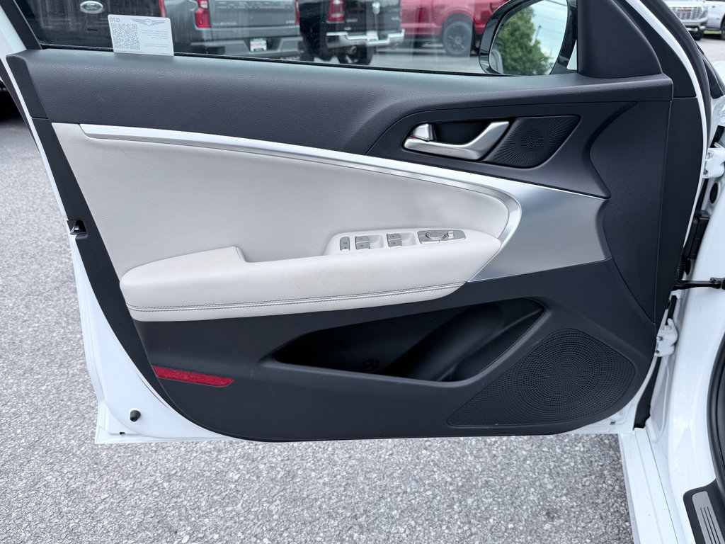 Used 2025 Genesis G70 2.5T AWD/4WD image 31