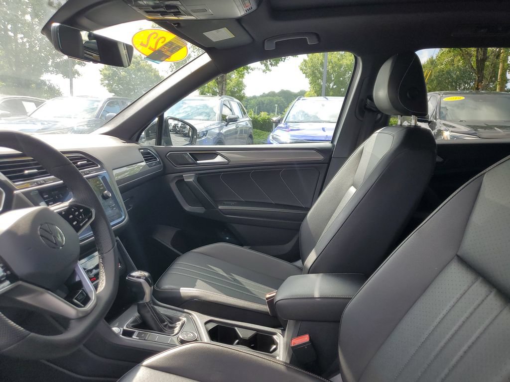 Used 2022 Volkswagen Tiguan SE R-Line AWD/4WD image 17