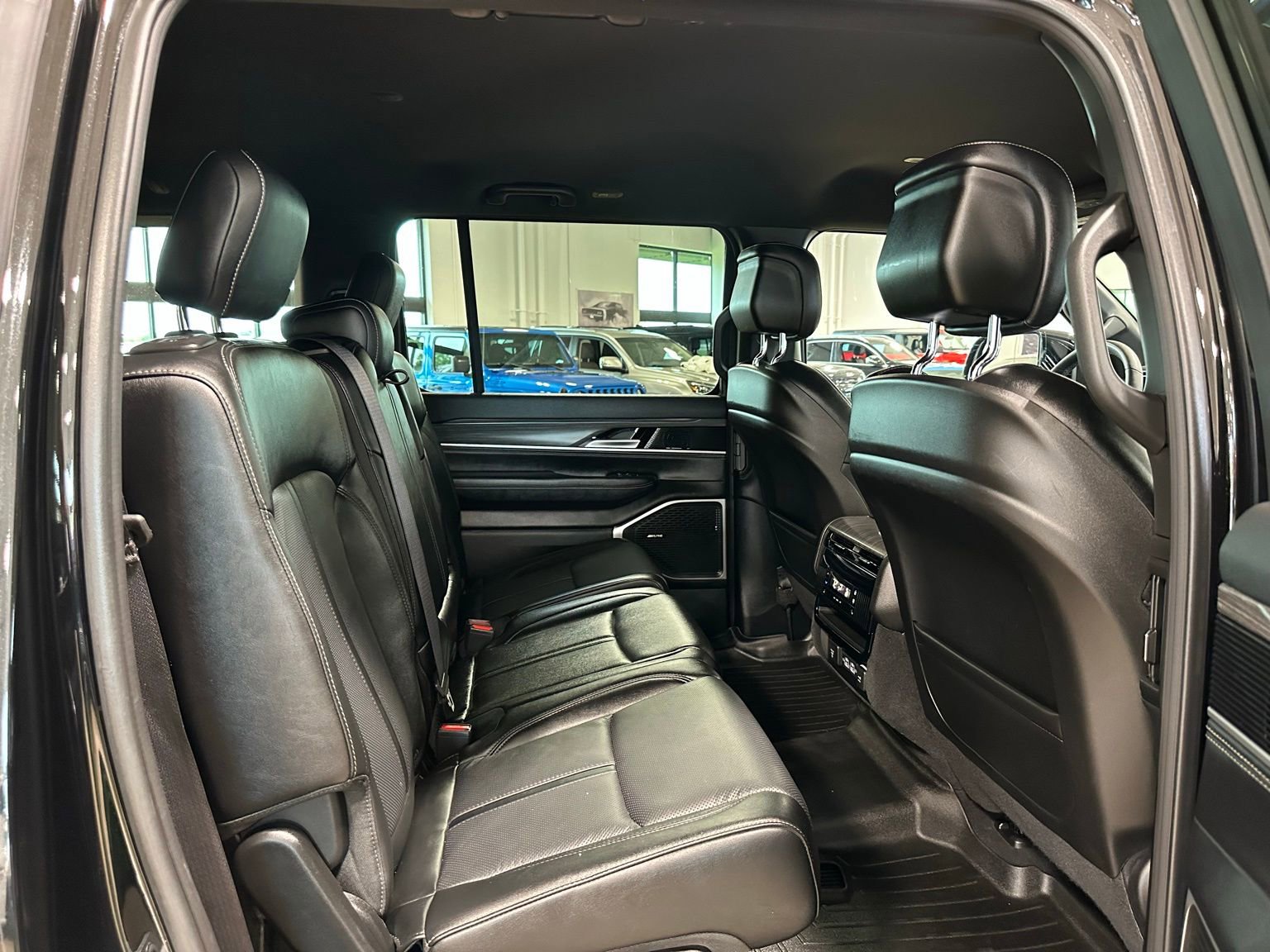 Used 2023 Jeep Wagoneer Series III w/ Preferred Equipment Group image 49