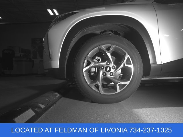 Used 2025 Chevrolet Trax LT w/ Driver Confidence Package FWD image 28